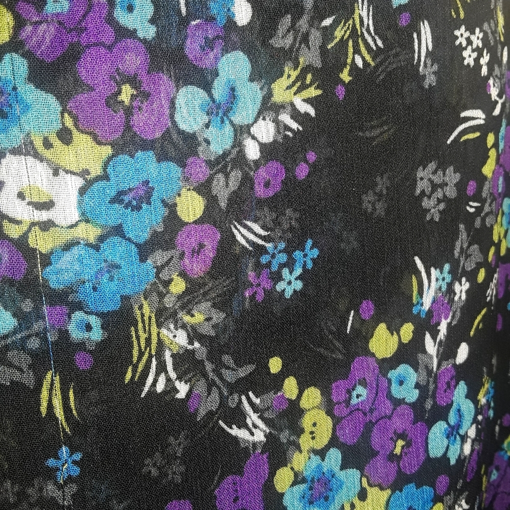 XHILARATION TOP w/purple & blue flowers